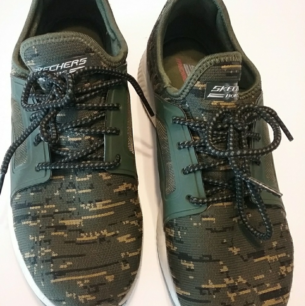 Skechers Bob's  sneakers size 8